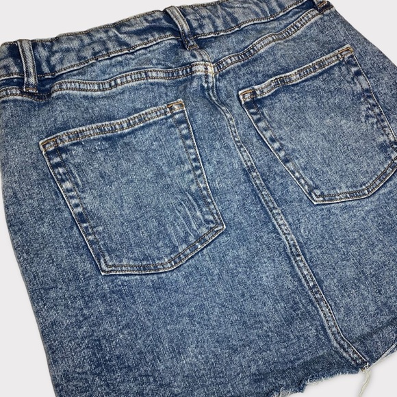 Wild Fable Distressed Raw Hemline Denim Mini Skirt Size 6 - Picture 8 of 15